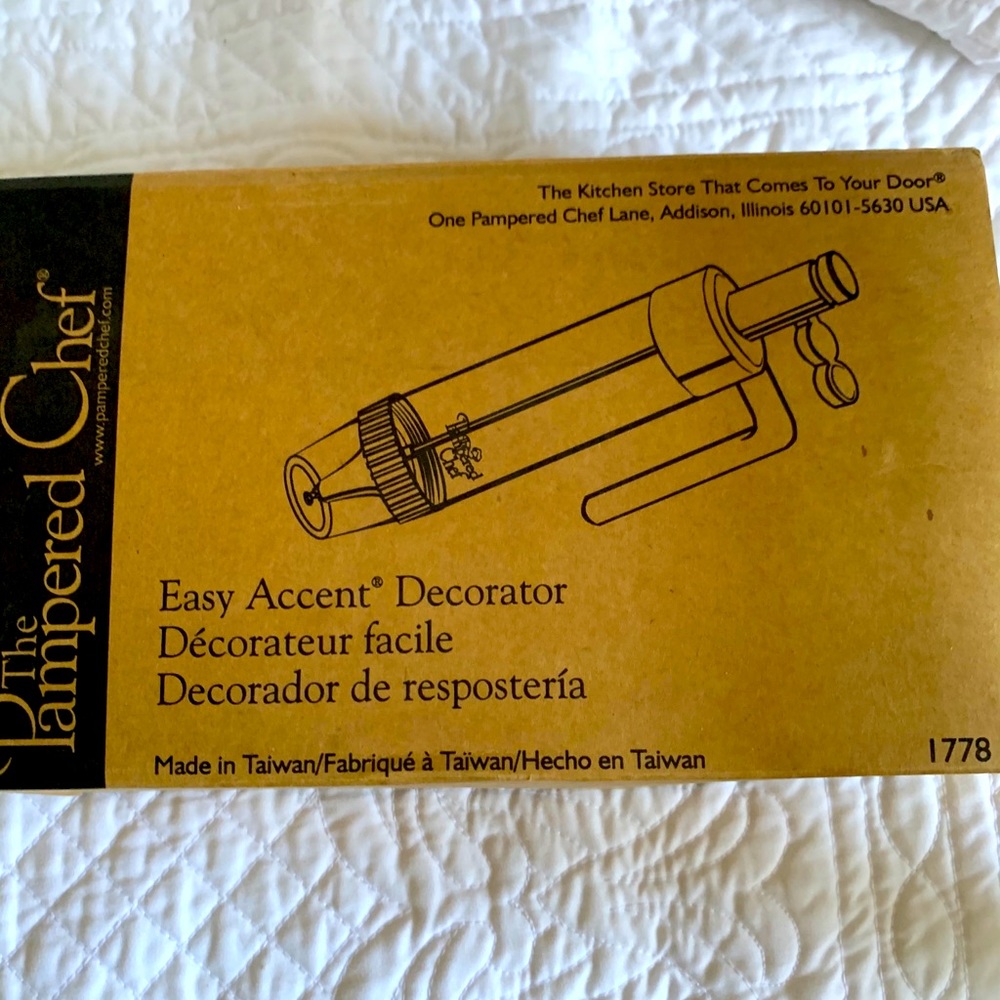 Pampered chef easy accent decorator